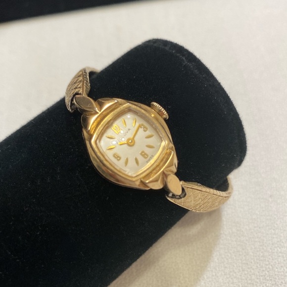 Vintage 60’s 10K Bulova Gold Ladies Winding Watch